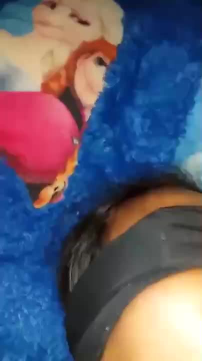 Janda Santai Dengan Pacarnya