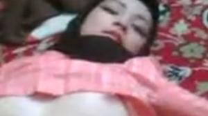 ABG Jilbab Pasrah di Entot