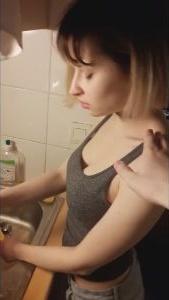 Adik Kakak Ngewe Di Dapur Saat Lagi Masak