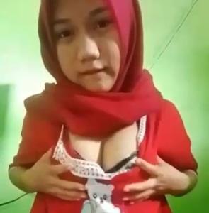 Cewek Cantik Jilbab Merah Masturbasi