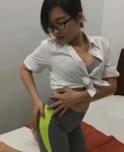 Cewek Kacamata Hot Seksi Ngentot