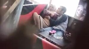 Enak Susunya Si Jilbab Di Cafe