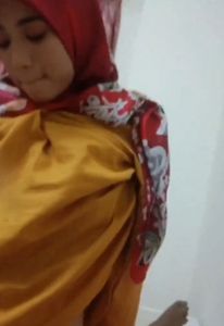 Gadis Melayu Jilbab Merah