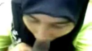 Hijaber Doyan Ngemut Kontol Gede