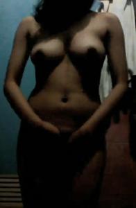 Ilyani Show Di Kamar Mandi