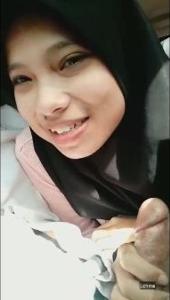 Jilbab Hitam BJ Di Mobil