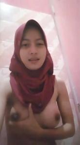 Melly Hijab Cantik Sange Dikamar Mandi 2