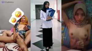 Mengerjakan PR di Rumah Bu Guru Ukhti