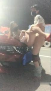 Ngentot Di Atas Mobil