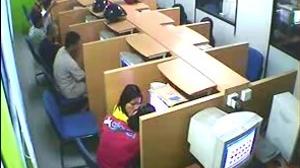 Ngintip Abg Ciuman Asik Tapi Ngga Tau Di Rekam Di Warnet