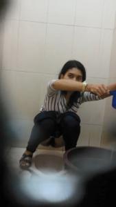 Ngintip Cewe Kantoran Cantik Pipis Di Spbu Part 2