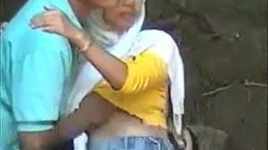 Ngintip Jibab Kacamata Kuning Ciuman Di Goa