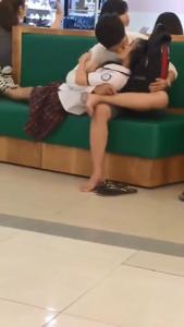 Ngintip Sma Amoy Ciuman Di Kursi Hijau Mall