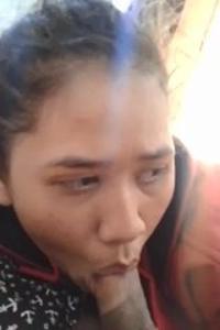 Pembantu Nyepong Majikannya Di Ruang Tamu Pintu Luar Terbuka