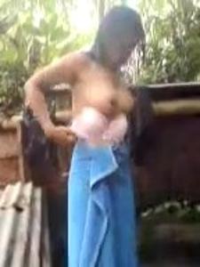 Scandal Istri Lagi Mandi Di Rekam Dan Di Sebar Handuk Biru