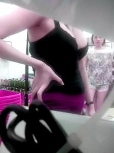 Scandal Karyawan Toko Taro Kamera Di Bawah Kasir