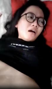 Si Gemoy Kacamata Beraksi Lagi