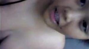 Video ABG Berwajah Imut Bugil Pamer Bodi